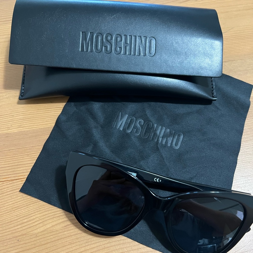 BRAND NEW Moschino Glossy Black Sunglasses with Embossed Case